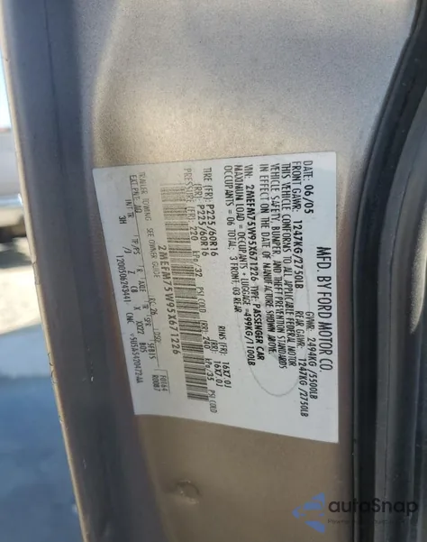 2005 Mercury Grand Marquis Ls from USA, damaged, VIN 2MEFM75W95X671226